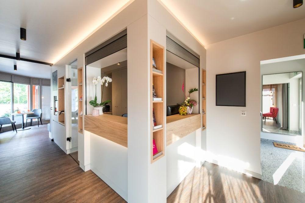 stattHotel Reception