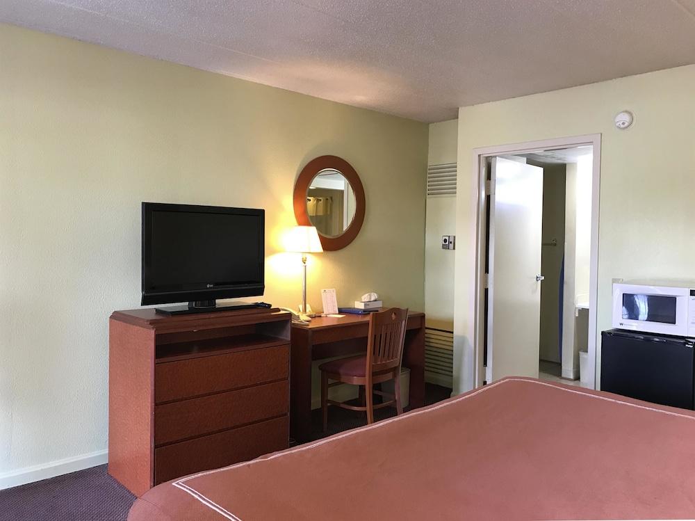 FairBridge Inn Express, Barrington Room