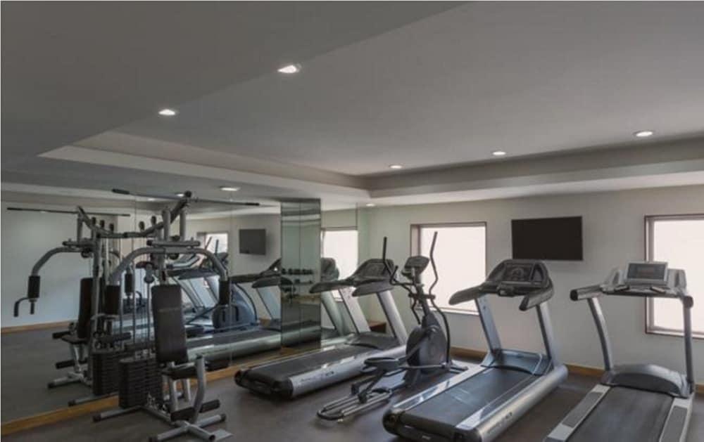 Four Points by Sheraton Vadodara Gym