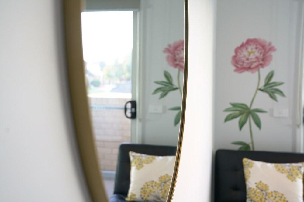 ووتر فرونت فيلا إن سانكتشوري ليكس تفاصيل الفندق من الداخل