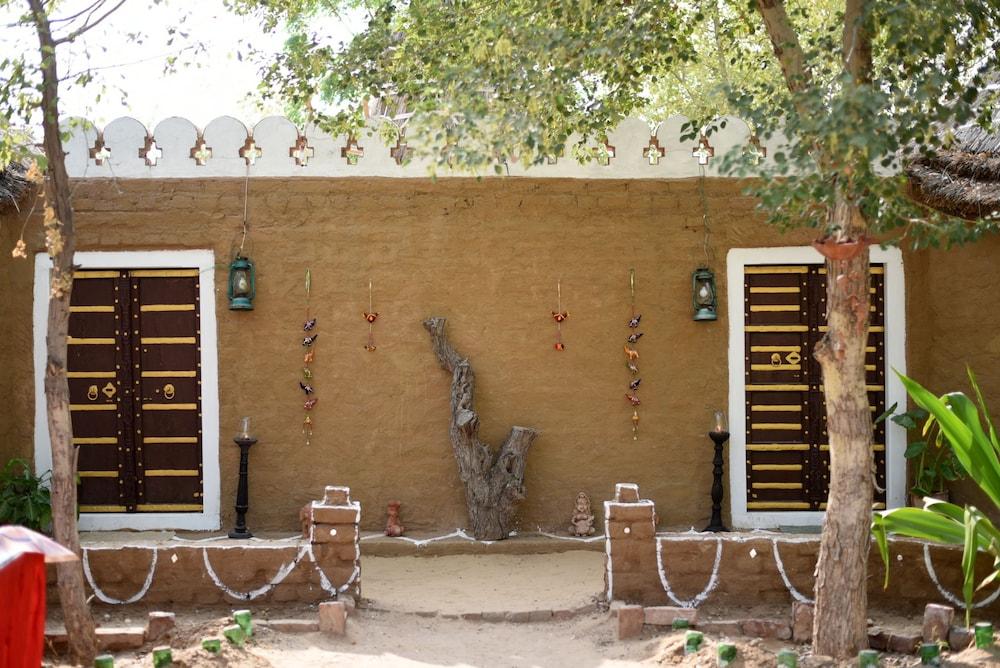 Umaid Safaris & Desert Lodge