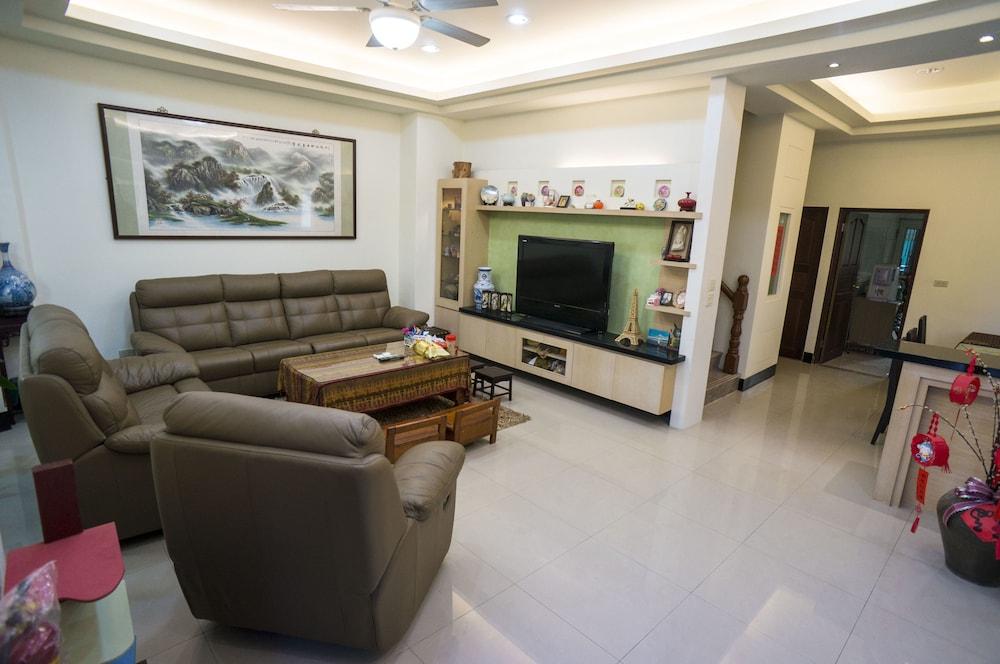 Red Tomato Modern Branch Reception Hall