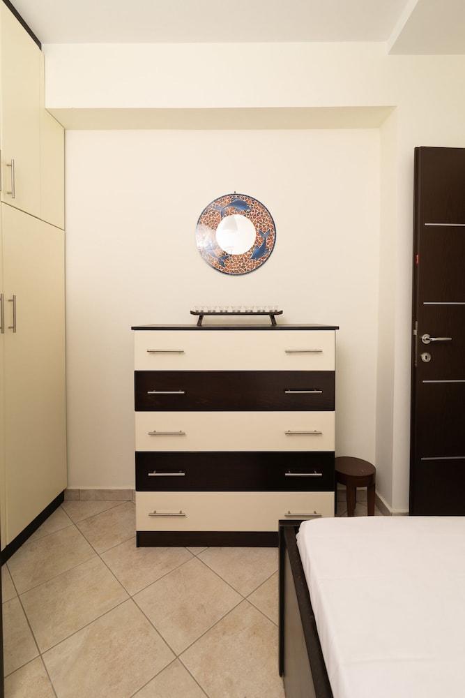 SeaView Flat Near the Beach Room