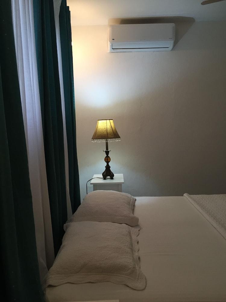 Manaya Bed & Breakfast Room