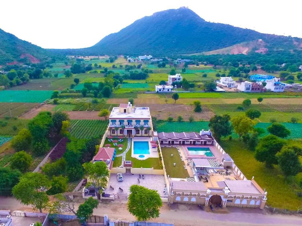 The Green Genius Resort Pushkar Property Grounds