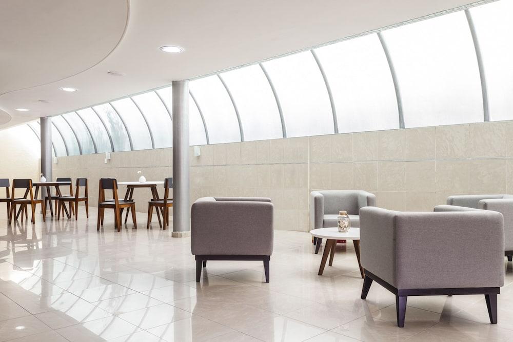 João Pessoa Hplus Beach Lobby