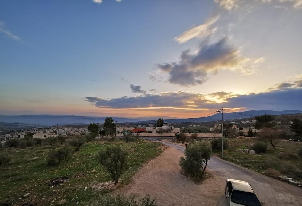 Jerash Inn Exterior