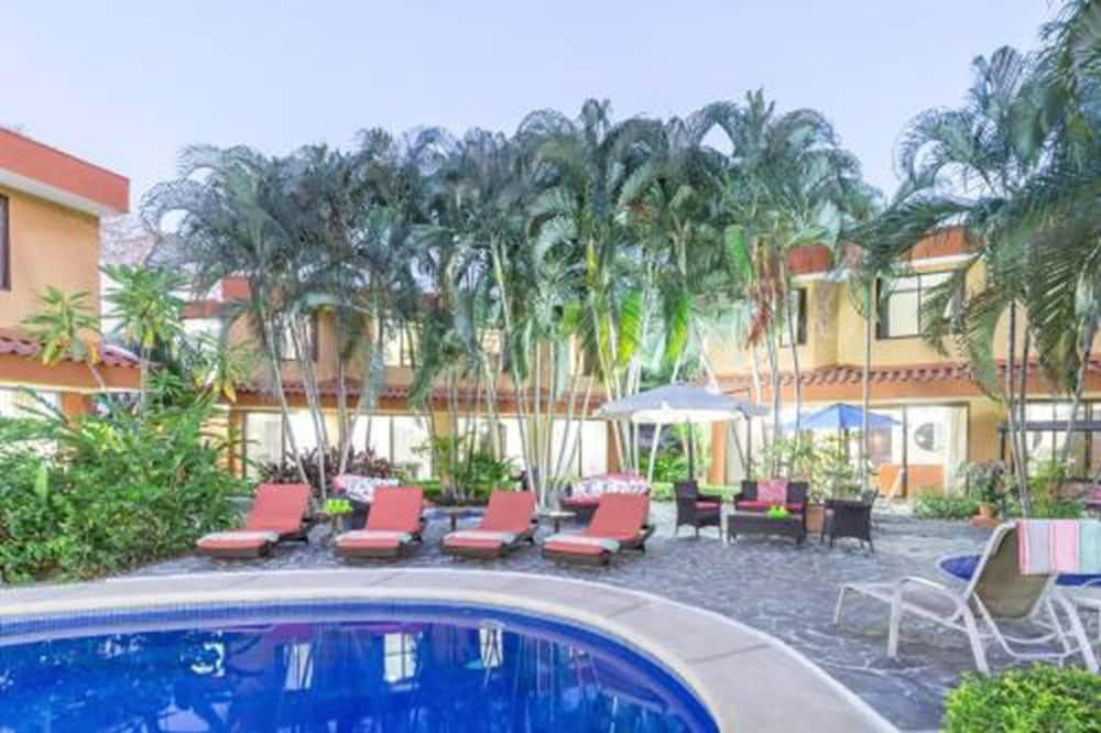 لاكشري كوكو فيلاز