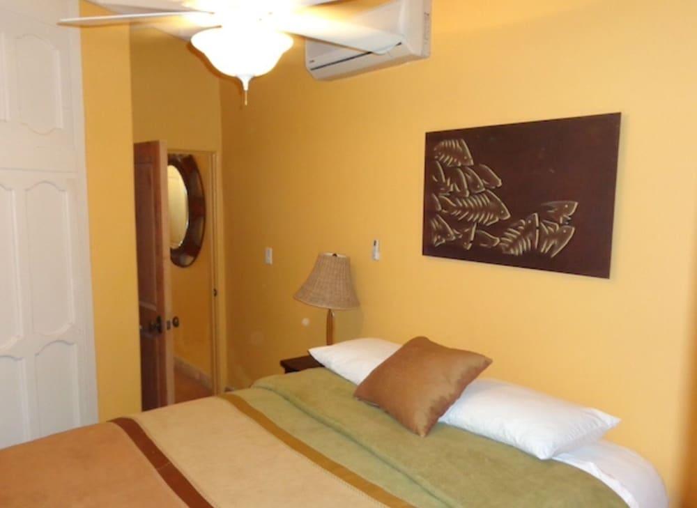 Las Olas 1 3 Bedrooms 3 Bathrooms Townhouse