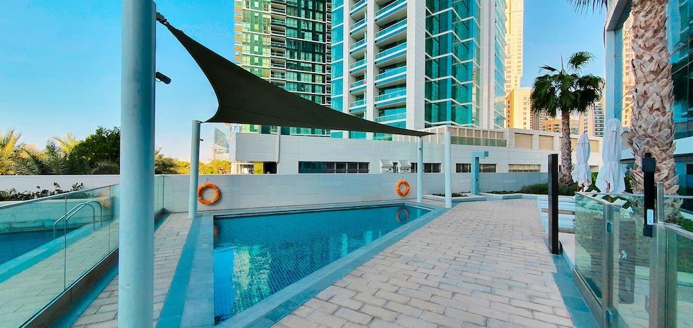 برج جميرا جيت - مساكن لوتون للاستئجار السياحي زحليقة مائية