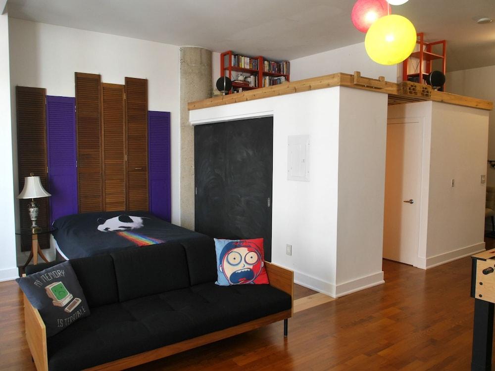 Spacious Open Condo with 2 Beds Featured Image
