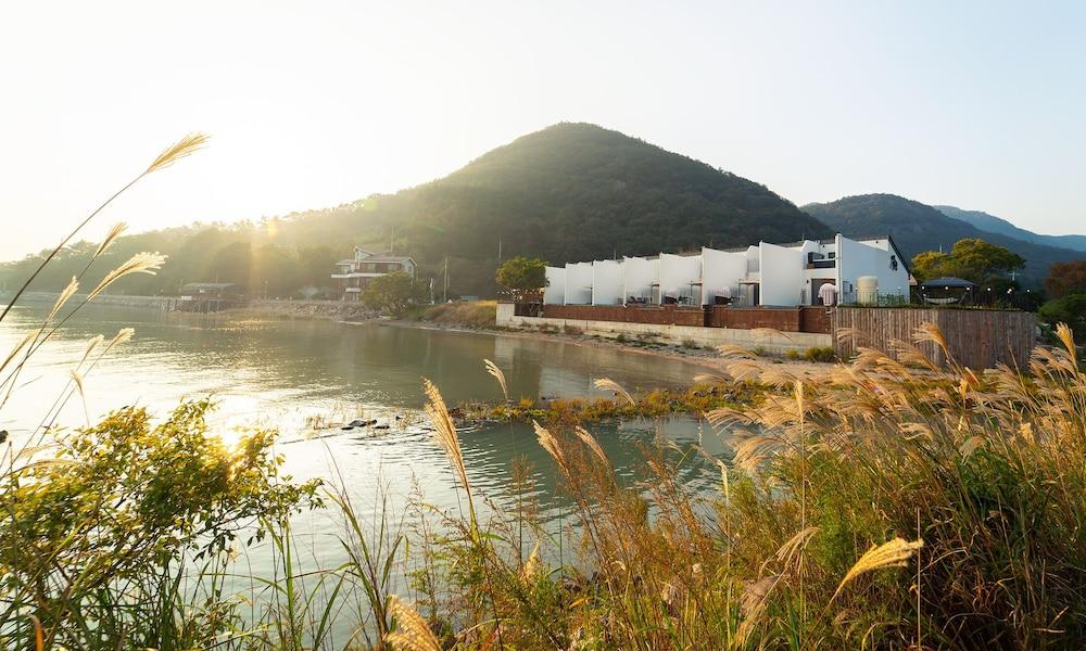 Hi Mohang Pool Villa Exterior