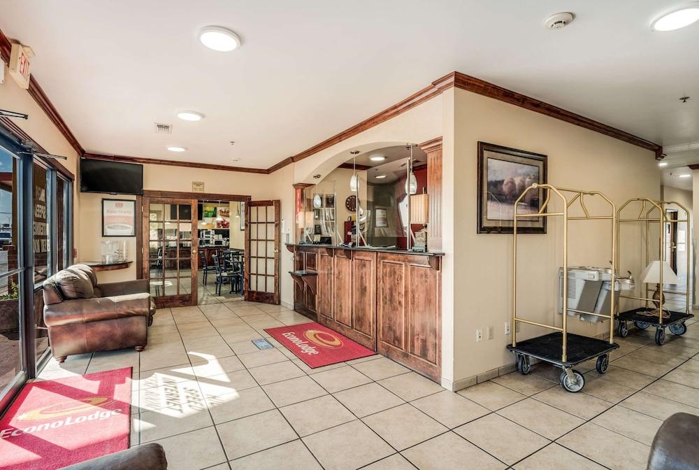 Econo Lodge Lubbock I-27 Lobby