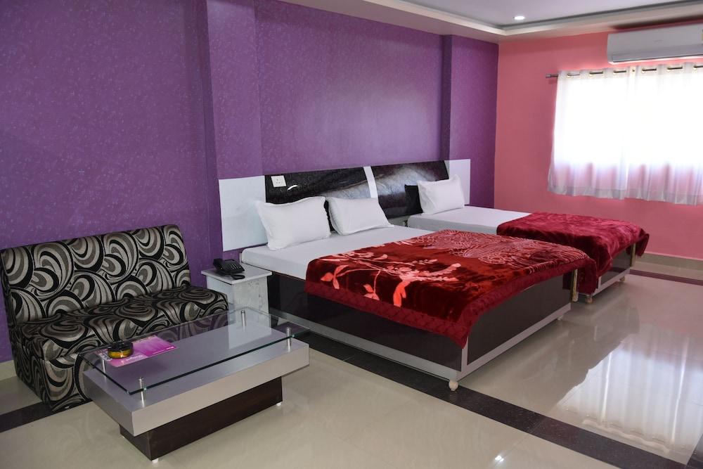 Grand Hotel Vinayak