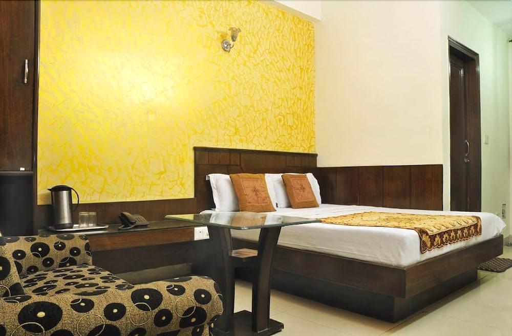 Hotel Shivdev International Guestroom