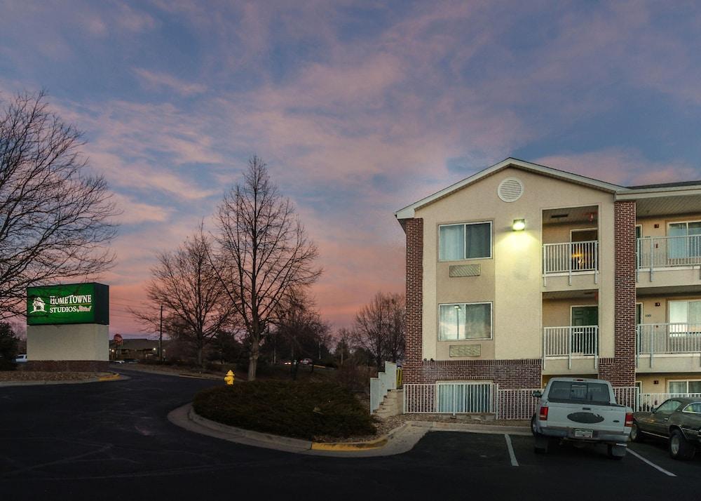 HomeTowne Studios by Red Roof Denver - Thornton Exterior