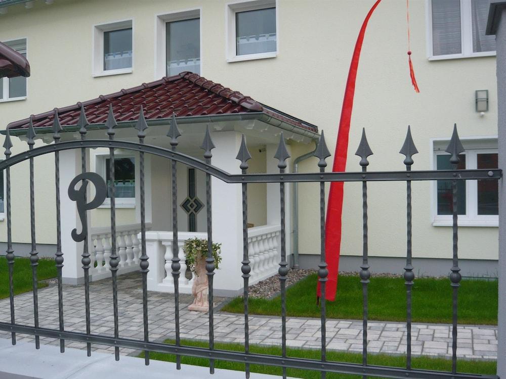 Pummpälzhof Interior Entrance