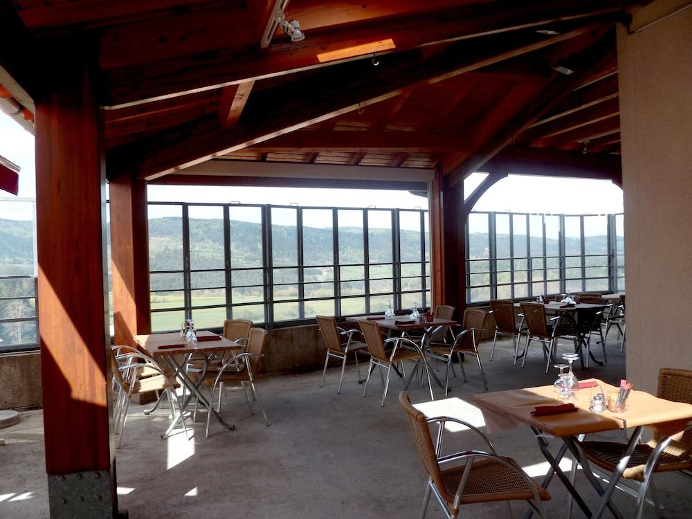 لوجي أوتيل لو بانوراميك مطعم