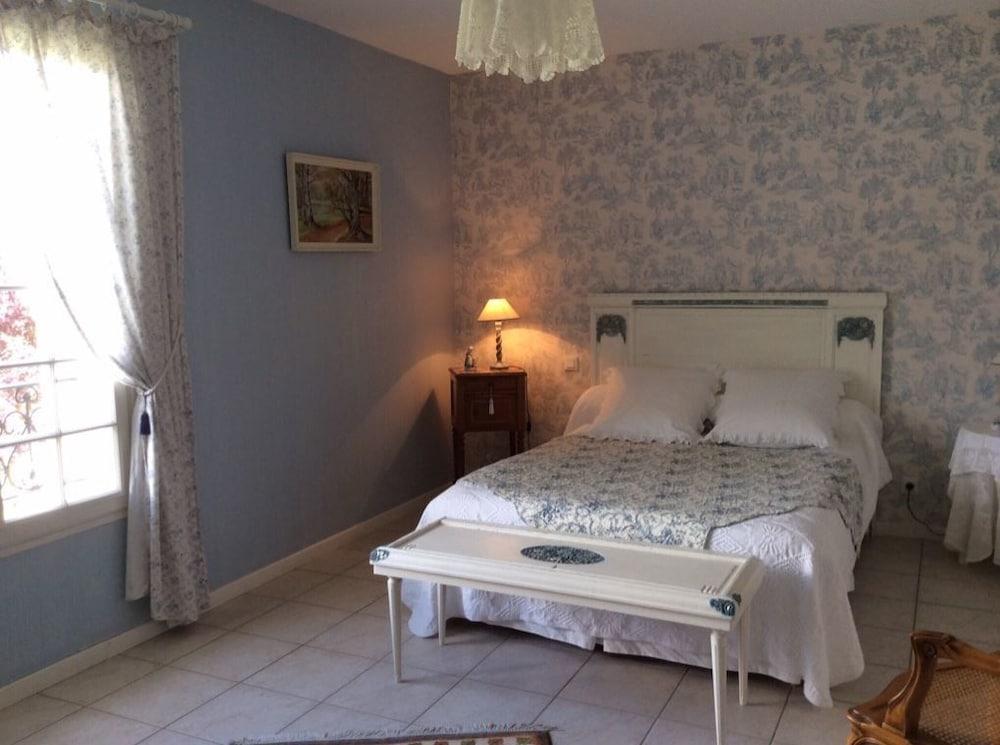 Les Corettes Room