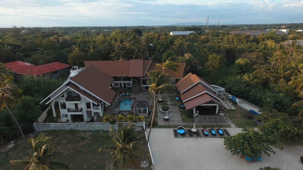Dive Thru Scuba Resort Property Grounds