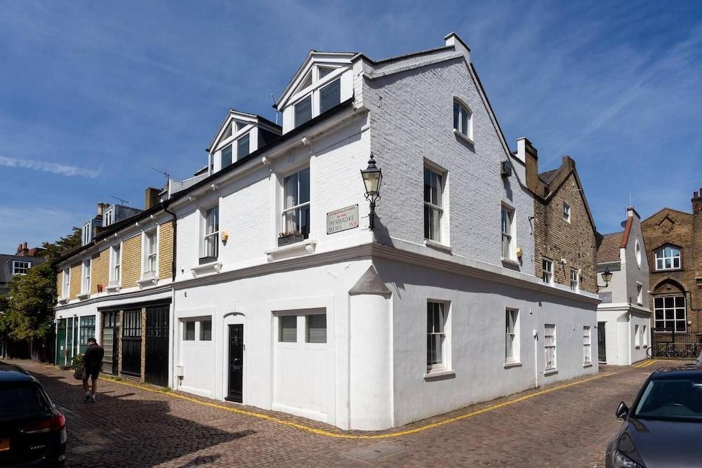 فانتاستيك 5 بد هاوس إن كينسينجتون نير موسيامز المنطقة الخارجية