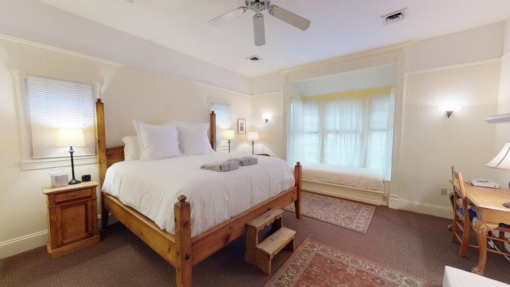 Preston Suite #8 Room
