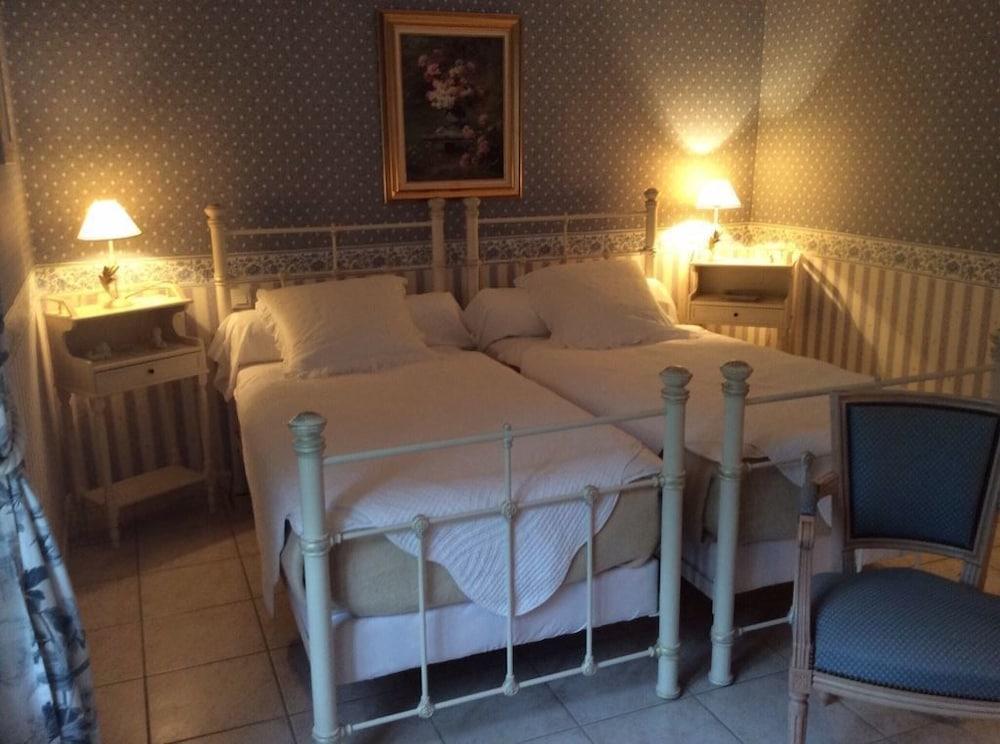 Les Corettes Room