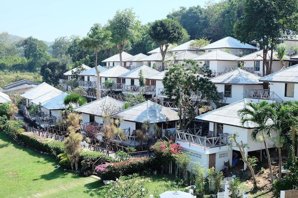 Samed Cliff Resort Property Grounds