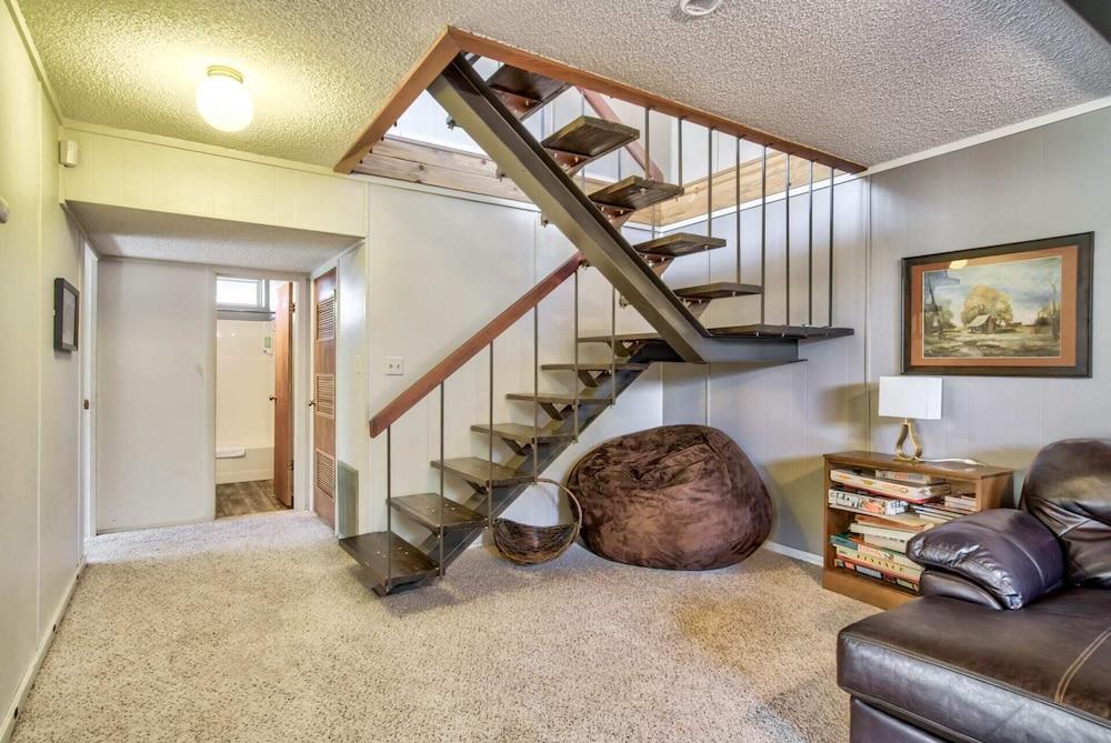 4BR Cabin With Fireplacemountain Viewsdog-friendly Interior