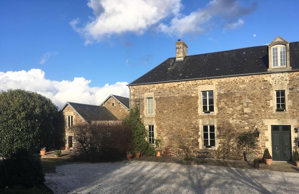 Manoir de la Rivière Featured Image