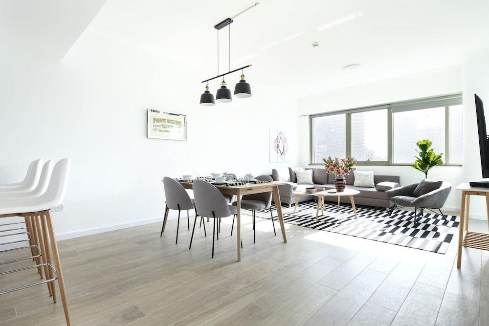 Superior and Upgraded 1BR in Heart of Marina! Featured Image
