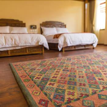 Shellong Manor Guestroom