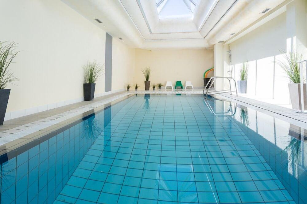 Le Calluna Indoor Pool