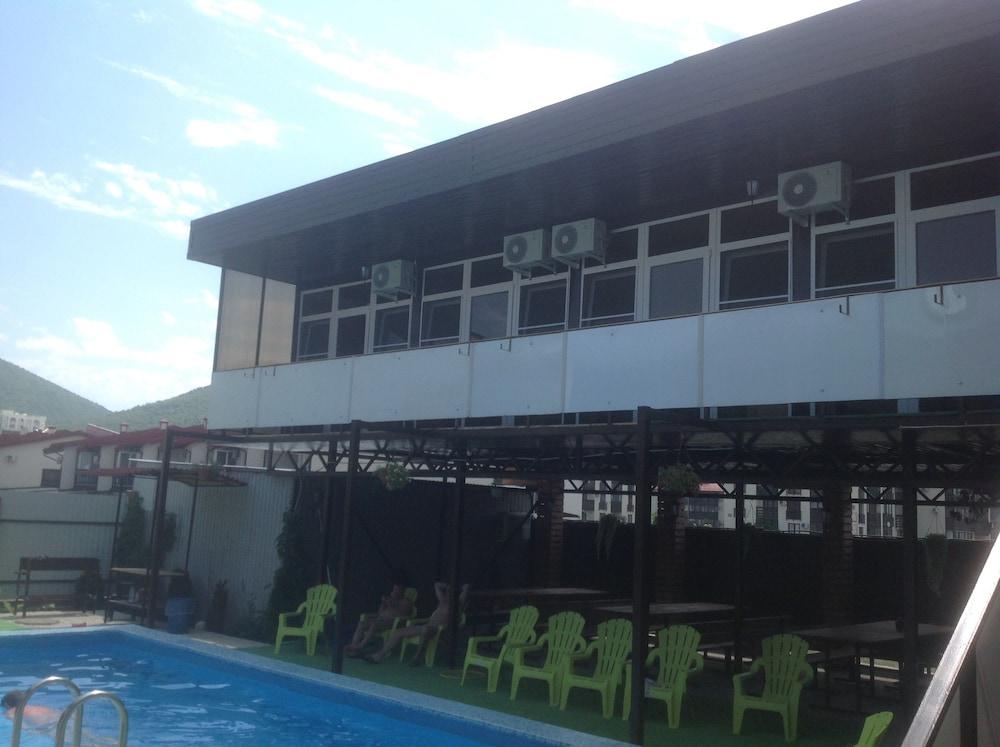 Guest House R&M Exterior