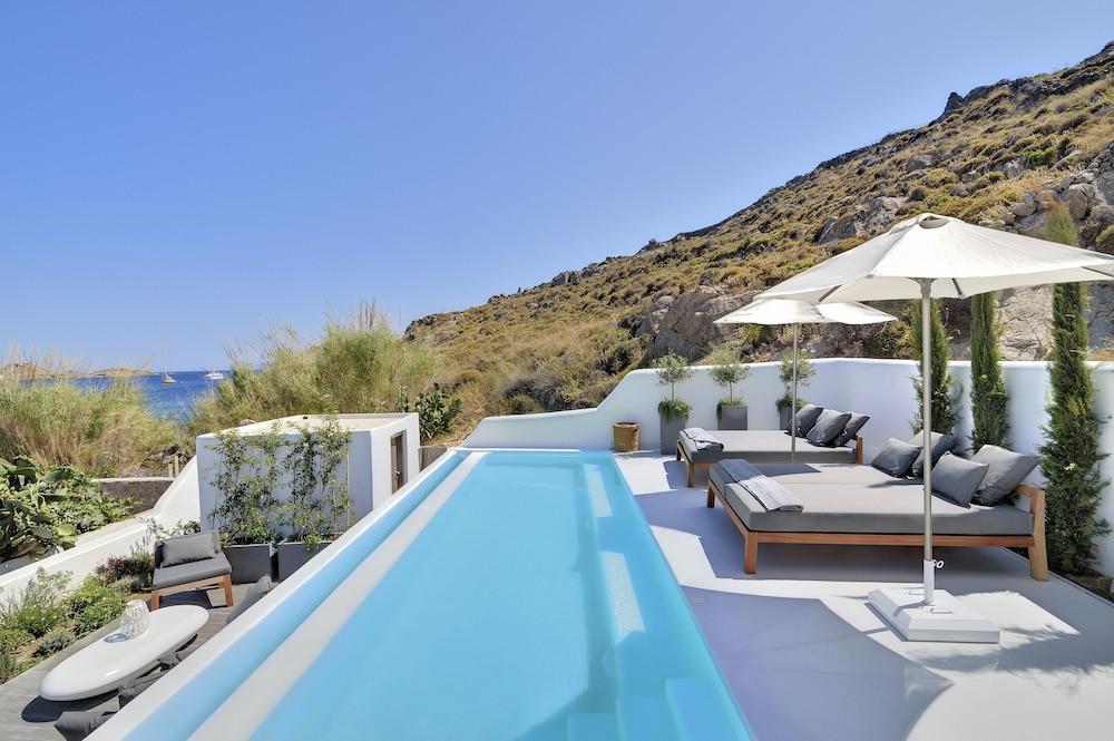 Psarou Villa