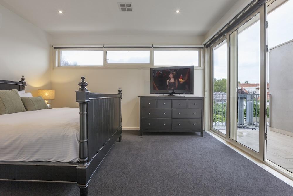 BOUTIQUE STAYS - Elwood Hideaway