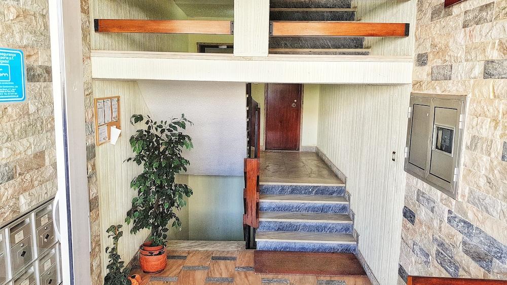 Caparica Central Apartment by Host-Point Interior Entrance
