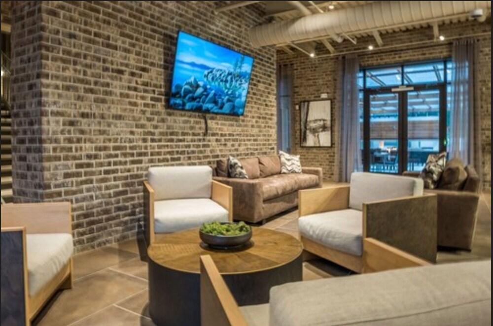 Baymeadows 2 BR Apt by Frontdesk داخلي