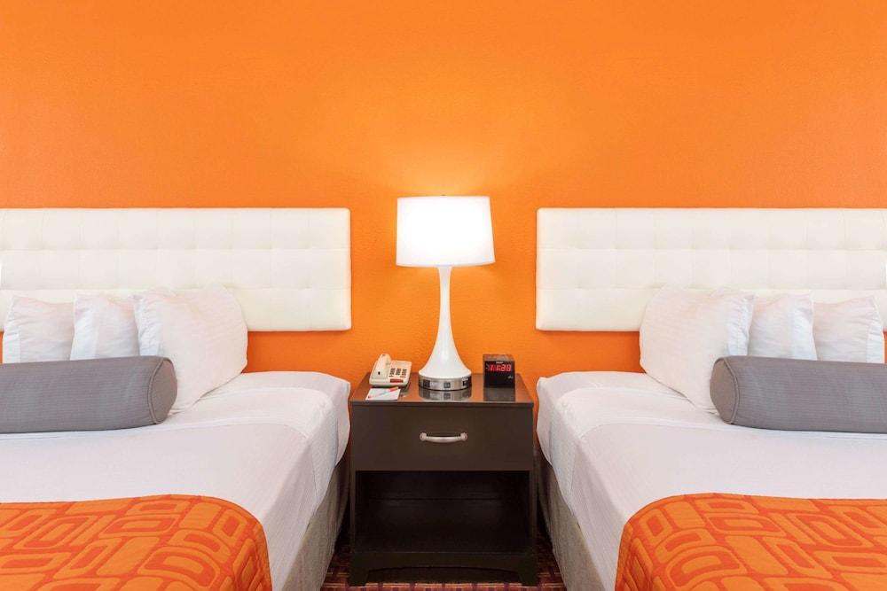 هاورد جونسون باي ويندام روك هيل غرفة