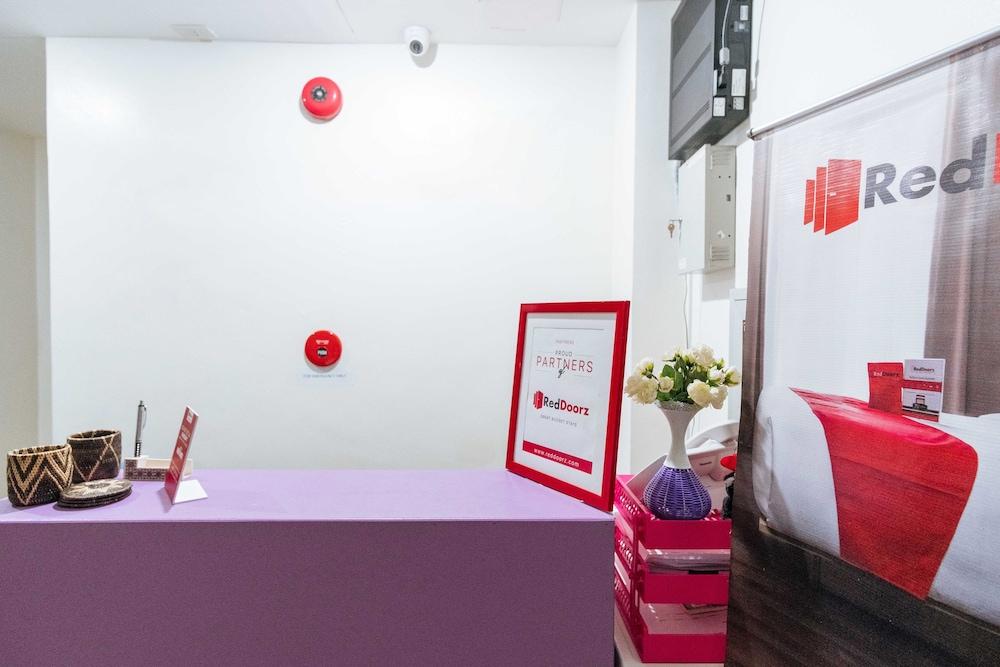 ريد دورز بلس نير روبينسونز بليس مانيلا الصورة الأساسية