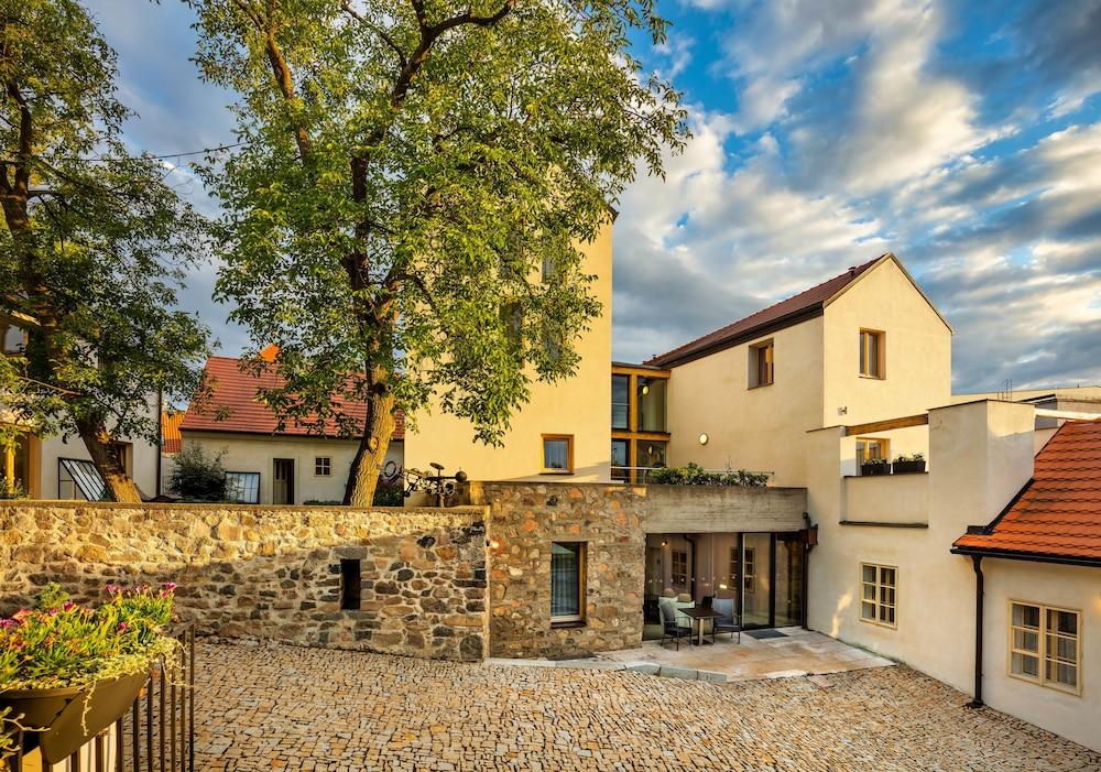 بيليفو هوتل بينيسوف