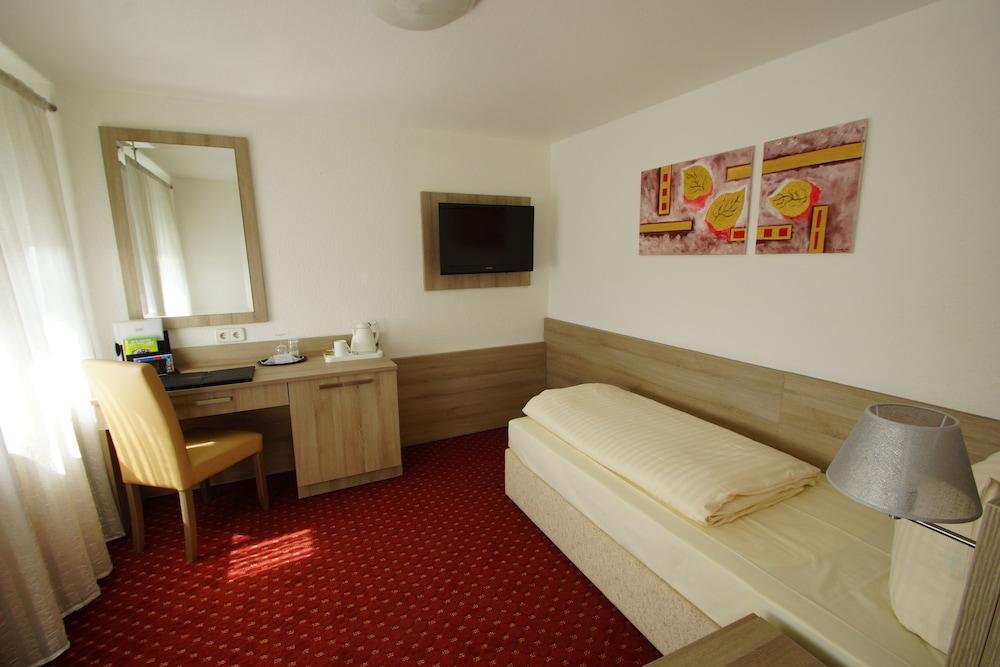 أيربورت هوتل فيلدربوست