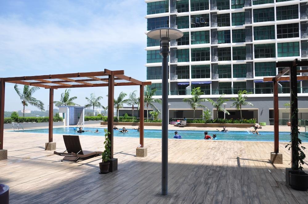 Lawang Suite 2 Bedroom Corner Apartment