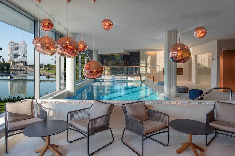 كريستال هاوس سويت هوتل آند سبا حمام سباحة على السطح