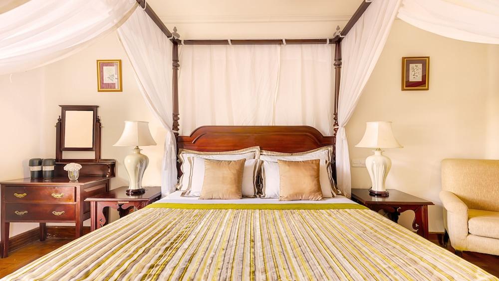 Craig Appin by Zinc Journeys Room