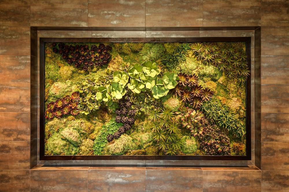 DoubleTree Suites by Hilton Phoenix Interior Detail
