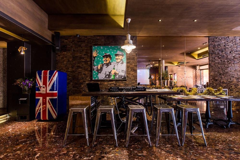 إنهاوس بوتيك