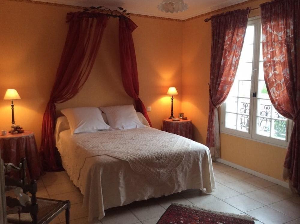 Les Corettes Room