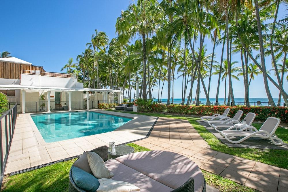 Poolside Apt in Alamanda Beachfront 77