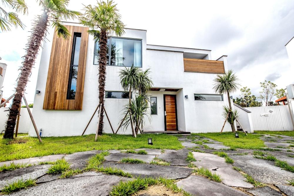 The Shimpang Spa & Pool Villa Exterior